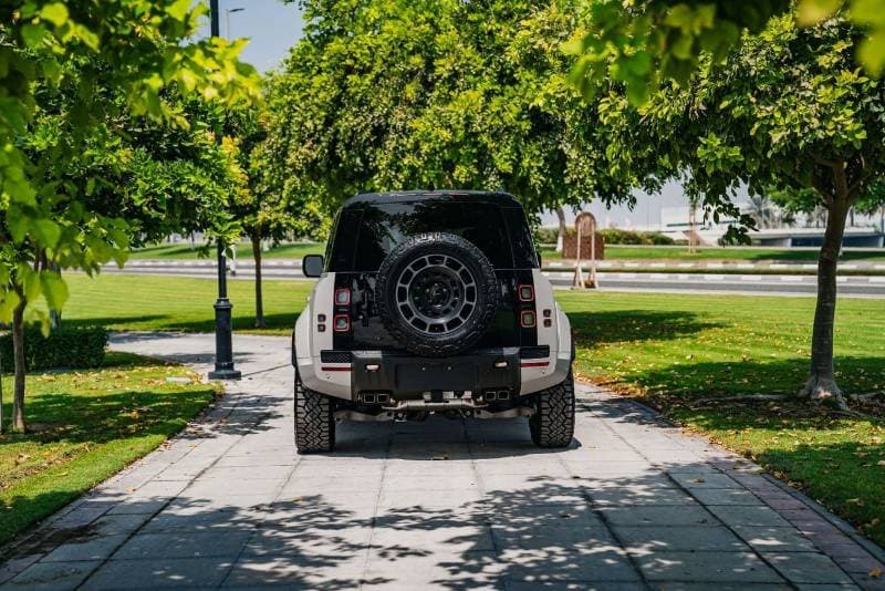 2026 Land Rover Defender 110 OCTA EDITION ONE P635 thumbnail 7