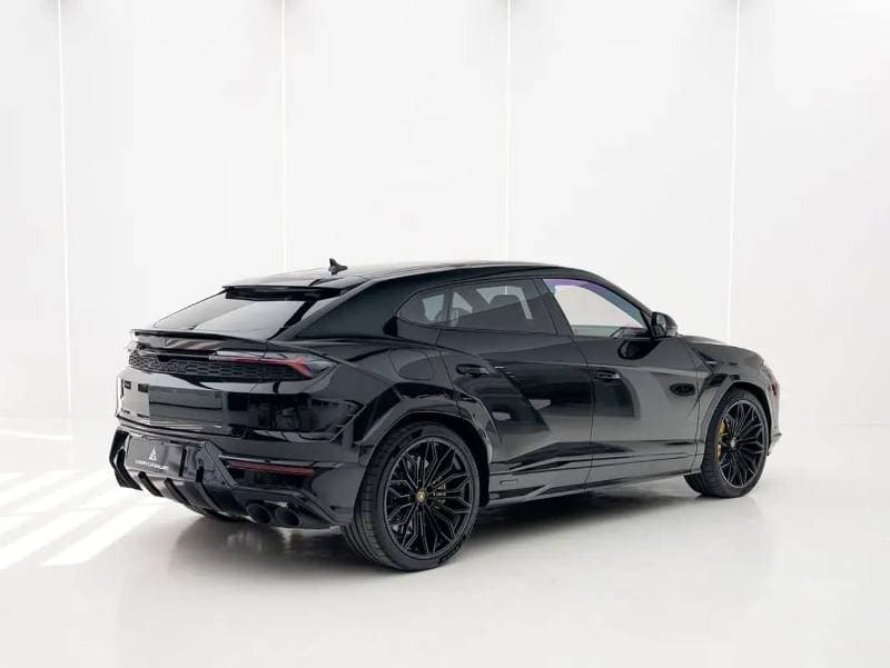 2025 Lamborghini Urus SE thumbnail 5