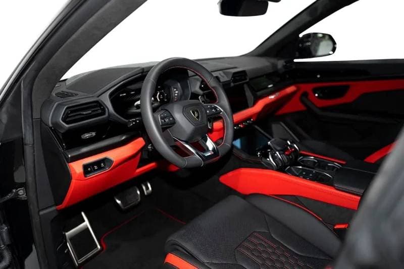 2025 Lamborghini Urus SE thumbnail 8