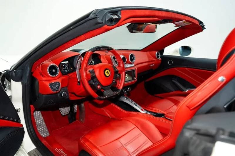 2016 Ferrari California T thumbnail 8