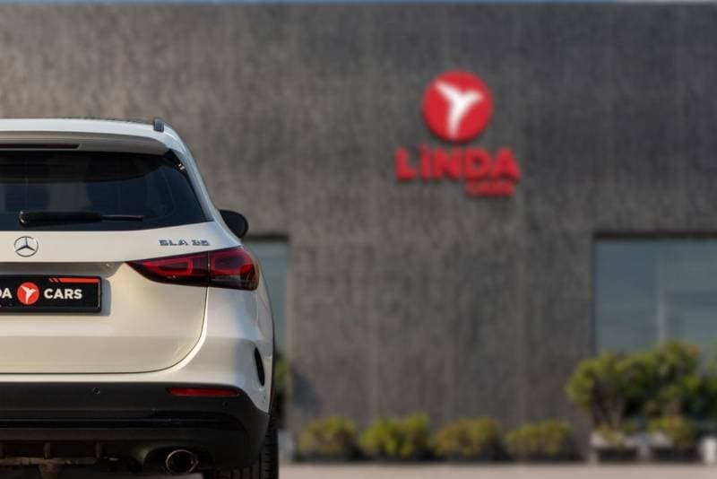 2021 Mercedes Benz GLA 35 AMG 4MATIC thumbnail 5