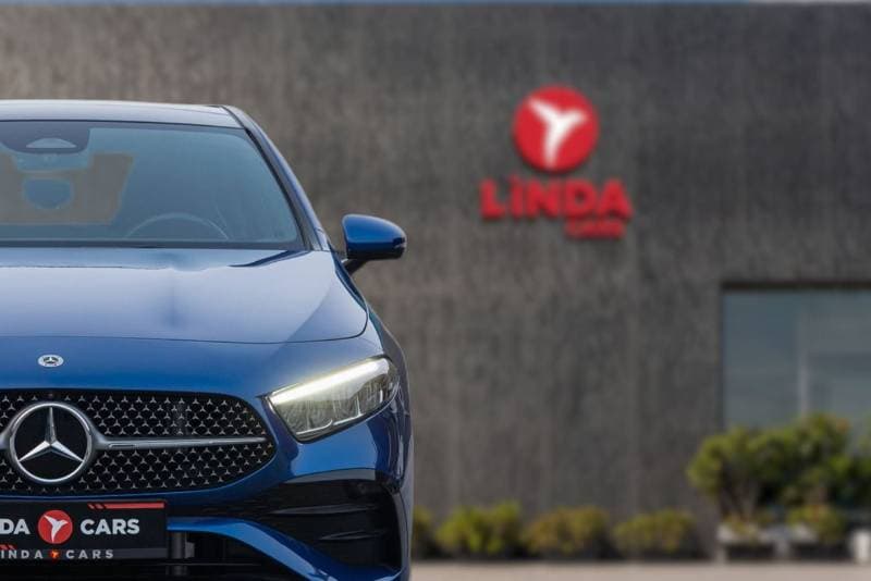 2025 Mercedes Benz A200 thumbnail 3