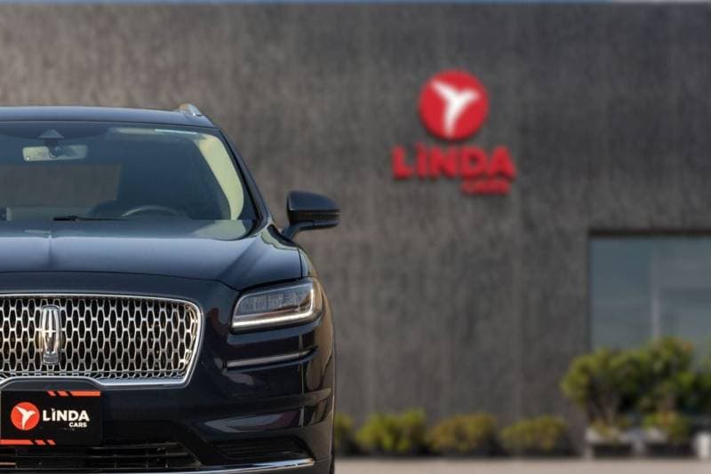 2023 Lincoln Nautilus Premier thumbnail 3