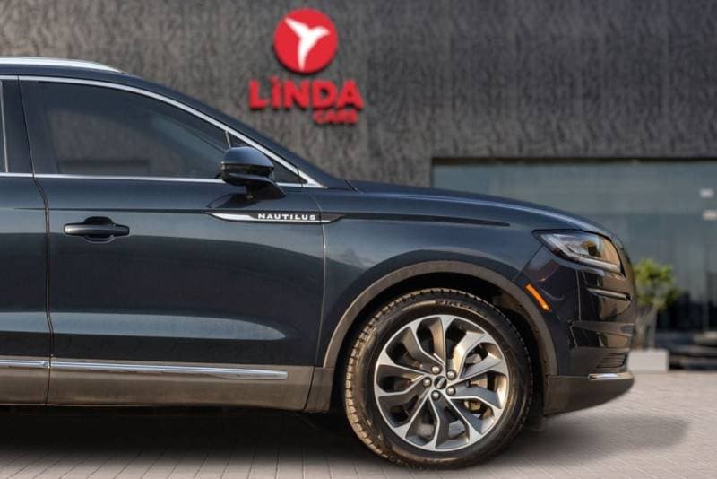 2023 Lincoln Nautilus Premier thumbnail 8