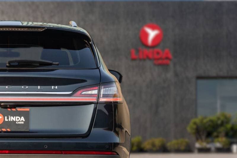 2023 Lincoln Nautilus Premier thumbnail 5