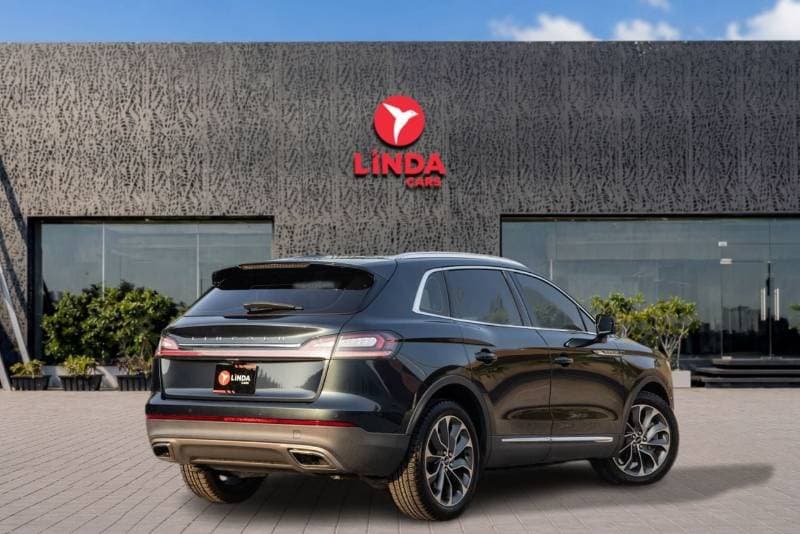 2023 Lincoln Nautilus Premier thumbnail 6