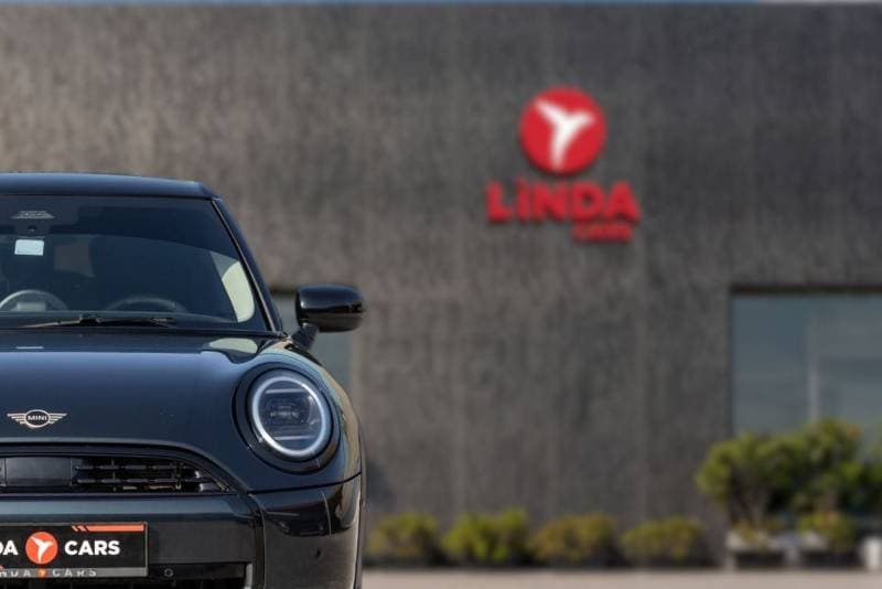 2025 Mini Cooper C thumbnail 3