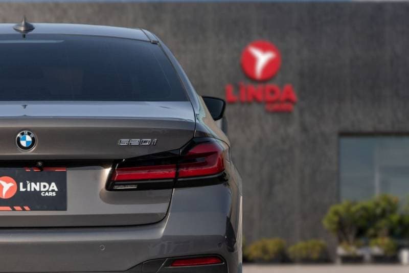 2023 BMW 520i M SPORT thumbnail 5