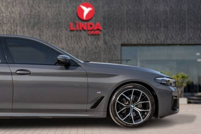 2023 BMW 520i M SPORT thumbnail 8