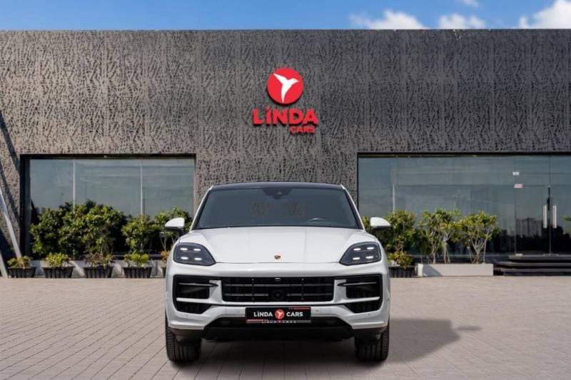 2024 Porsche Cayenne thumbnail 2