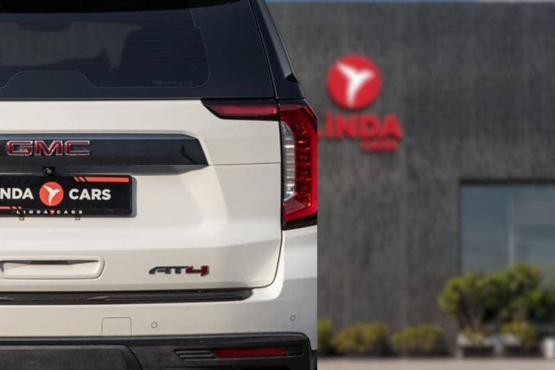 2022 GMC Yukon AT4 thumbnail 6