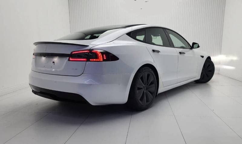 2022 Tesla Model S PLAID thumbnail 6