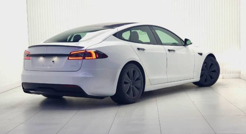2022 Tesla Model S PLAID thumbnail 5