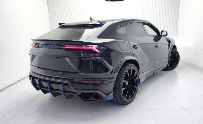 2020 Lamborghini Urus STANDARD thumbnail 3