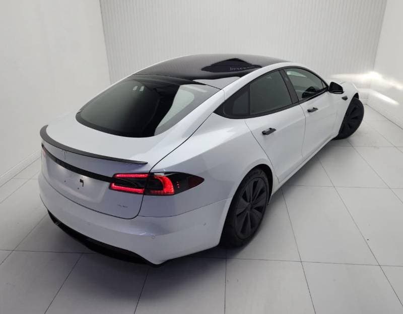 2022 Tesla Model S PLAID thumbnail 7