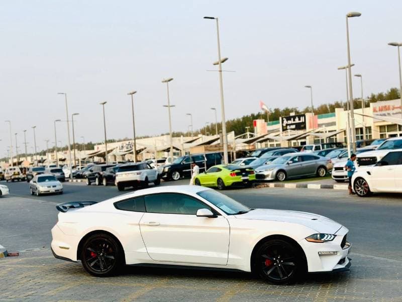 2017 Ford Mustang STANDARD thumbnail 4