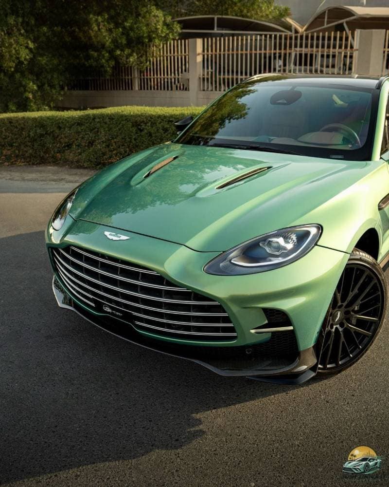 2025 Aston Martin DBX 707 thumbnail 4