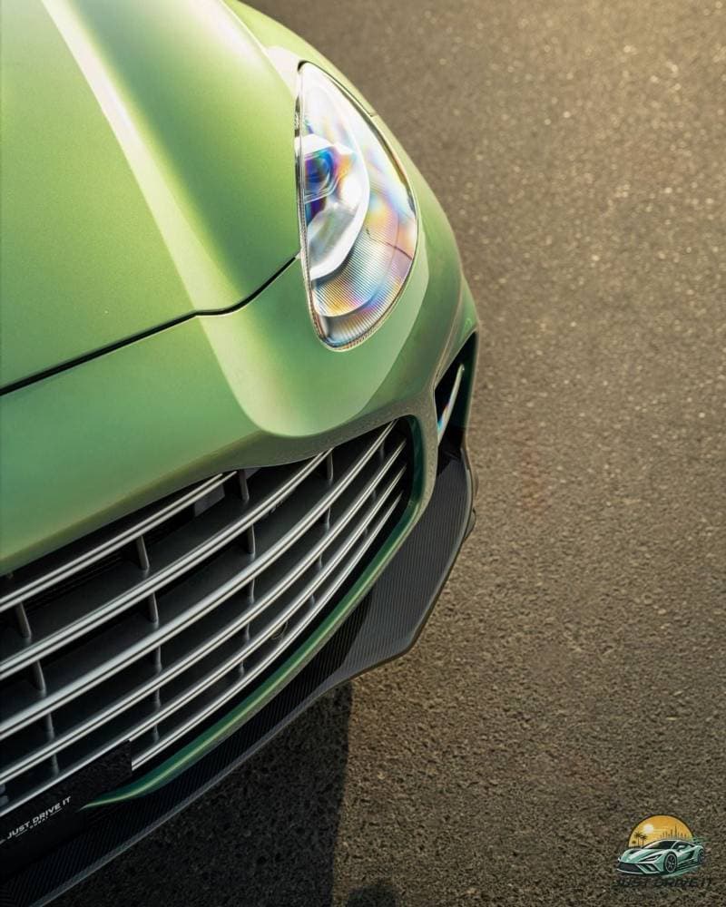2025 Aston Martin DBX 707 thumbnail 8