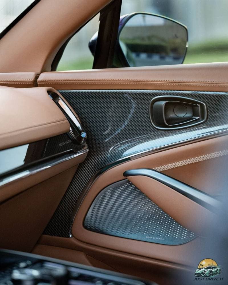 2025 Aston Martin DBX 707 thumbnail 3
