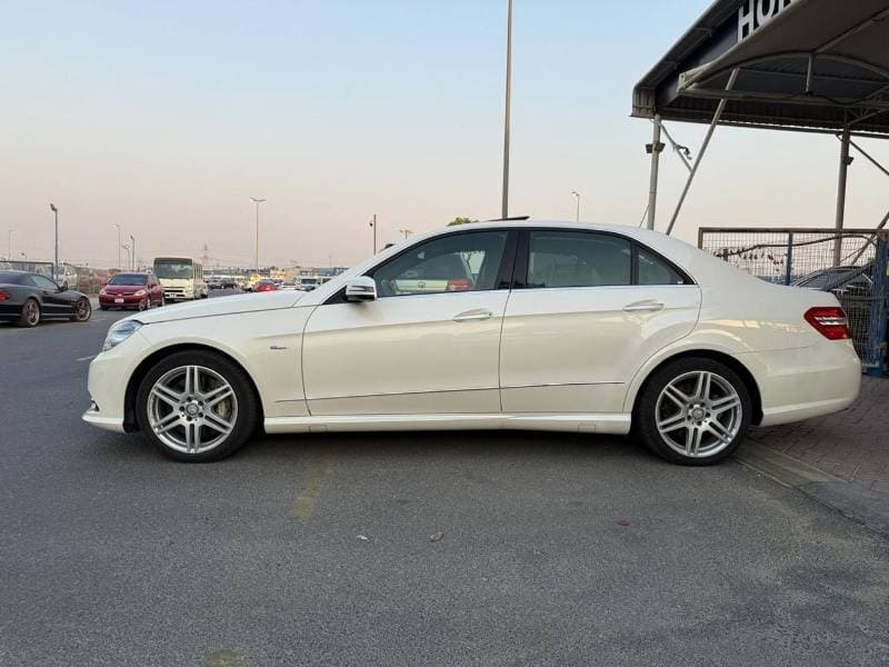2012 Mercedes Benz E 550 USA thumbnail 4