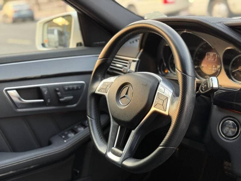 2012 Mercedes Benz E 550 USA thumbnail 5