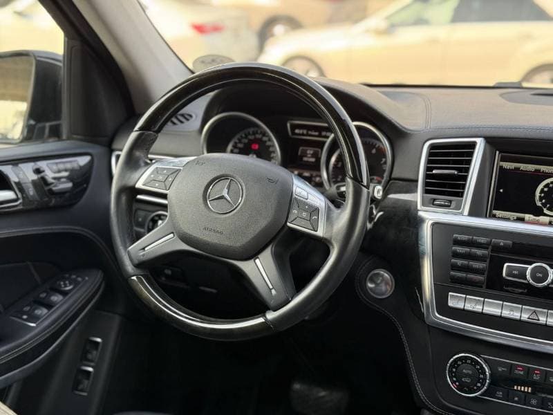 2014 Mercedes Benz GL550 thumbnail 6
