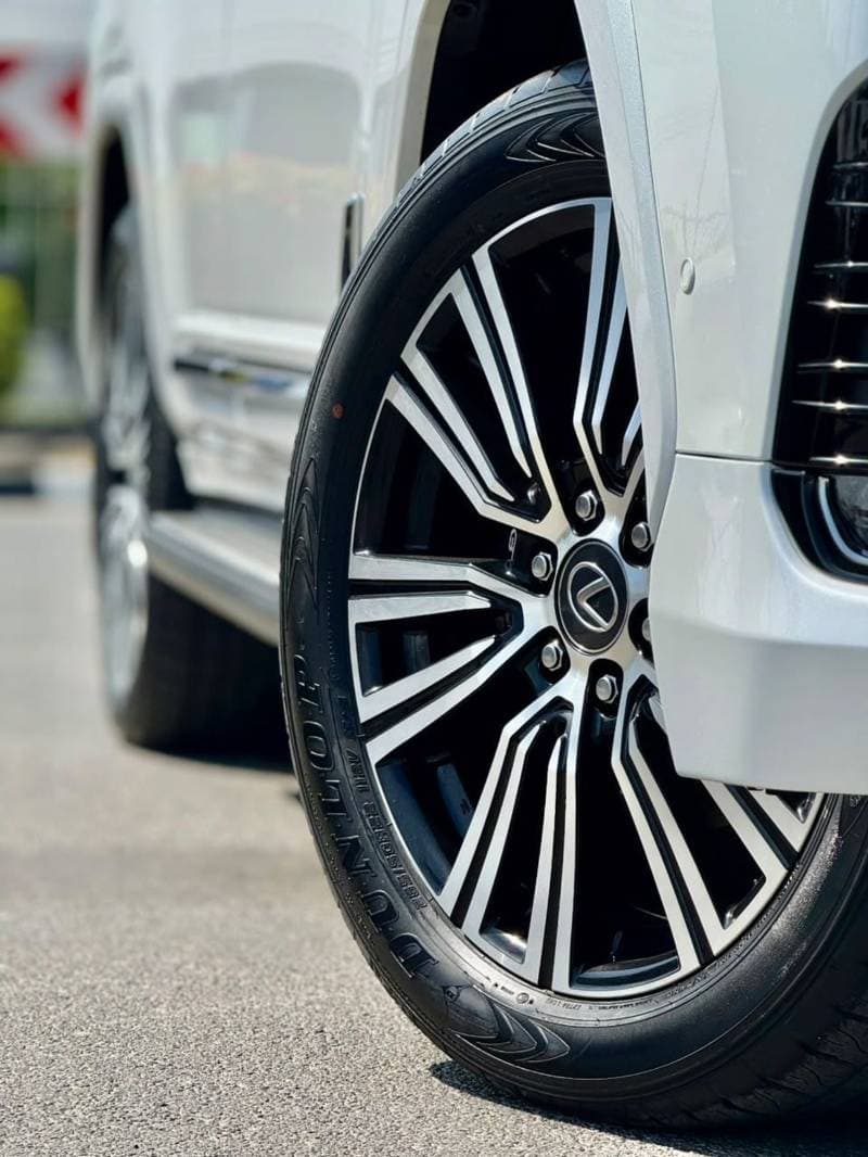 2026 Lexus LX700h SIGNATURE thumbnail 8