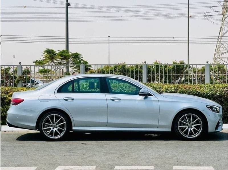 2023 Mercedes Benz E200 AMG thumbnail 3