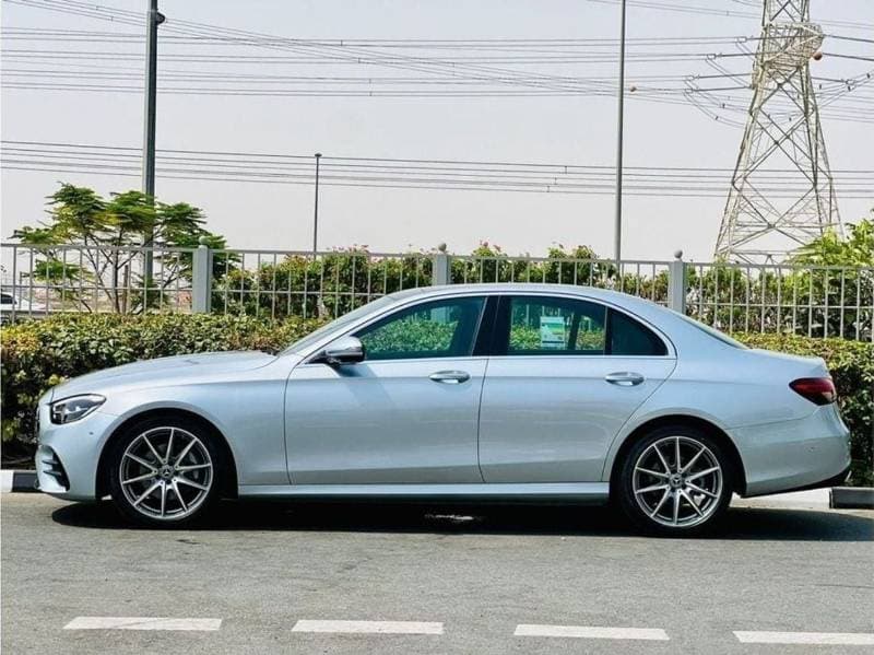 2023 Mercedes Benz E200 AMG thumbnail 4
