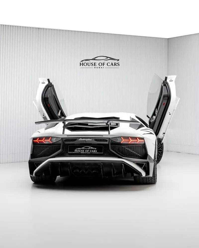2017 Lamborghini Aventador thumbnail 2