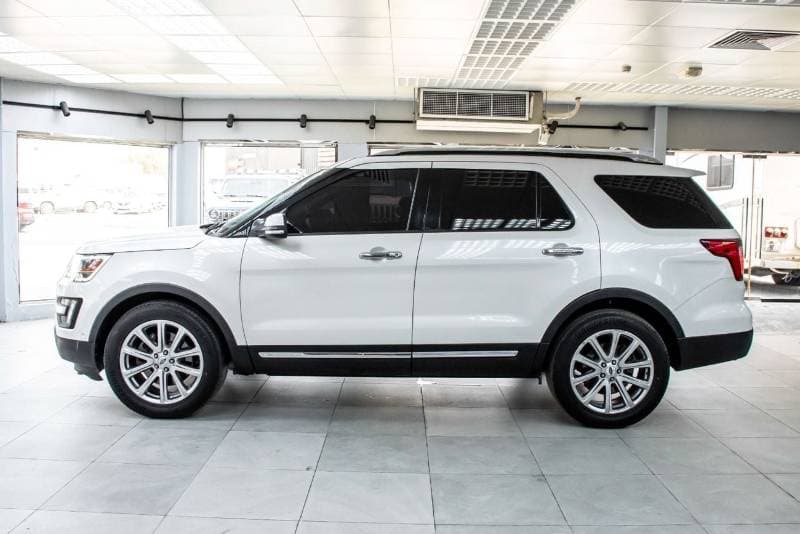 2016 Ford Explorer LIMITED thumbnail 4