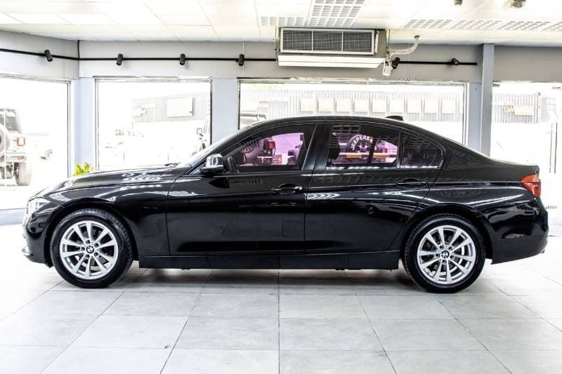 2018 BMW 318i EXCLUSIVE thumbnail 5