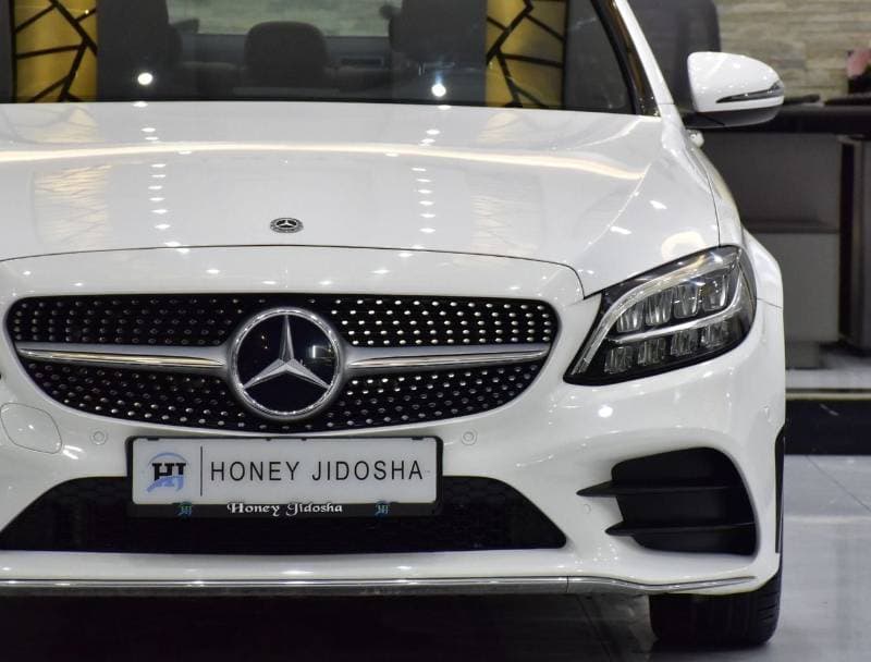 2019 Mercedes Benz C200 . thumbnail 4