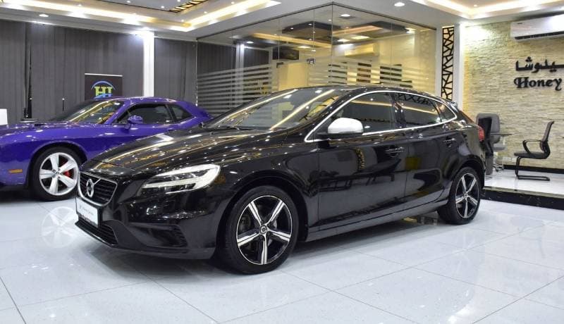 2018 Volvo V40 R DESIGN thumbnail 3