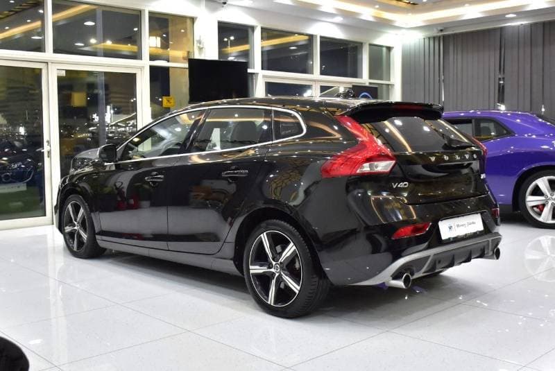 2018 Volvo V40 R DESIGN thumbnail 7