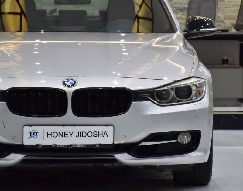 2013 BMW 335i SPORT thumbnail 4