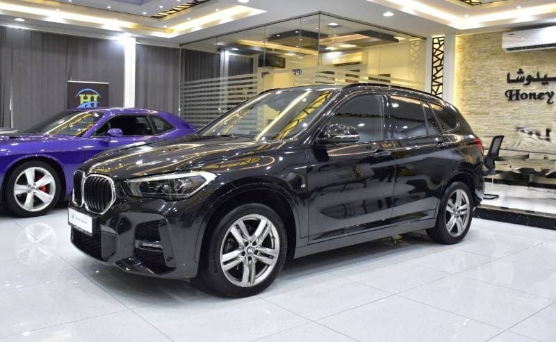 2021 BMW X1 . thumbnail 3
