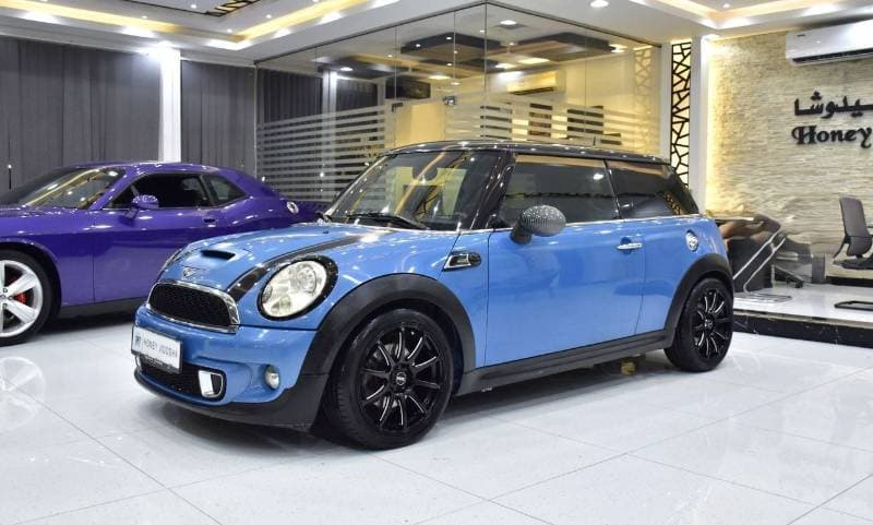 2013 Mini Cooper S STANDARD thumbnail 3