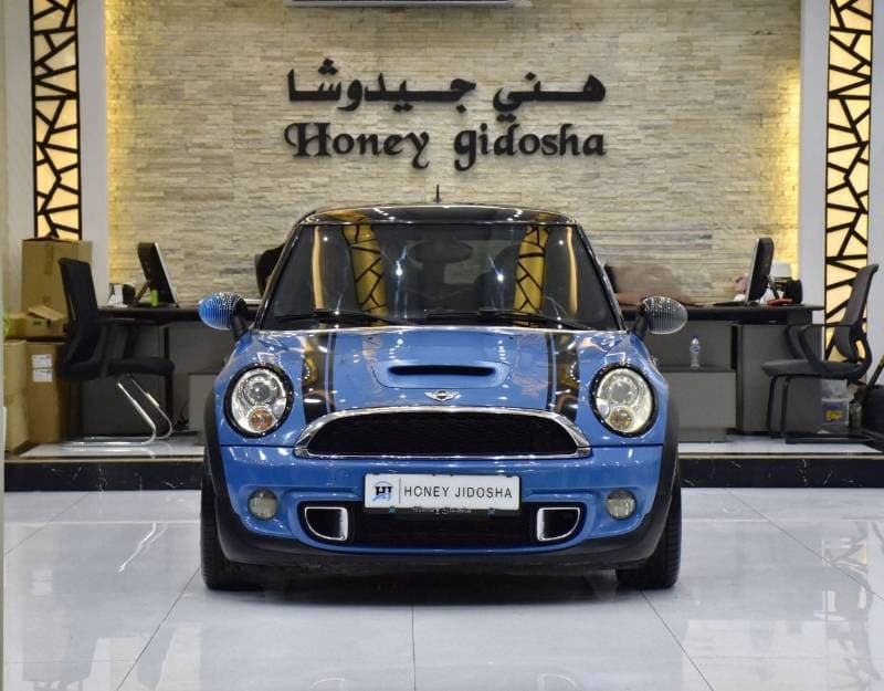 2013 Mini Cooper S STANDARD thumbnail 2