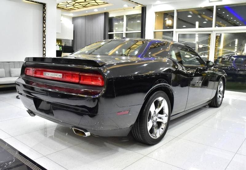 2012 Dodge Challenger SRT8 thumbnail 6
