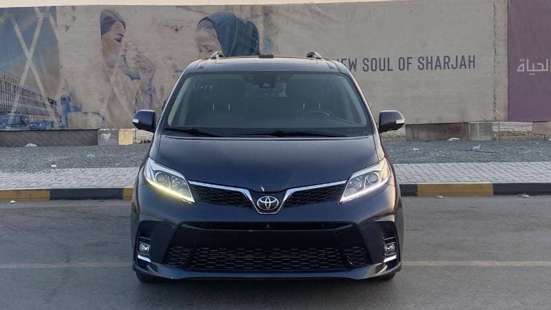2018 Toyota Sienna thumbnail 2
