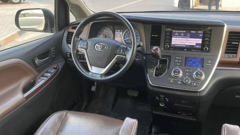 2018 Toyota Sienna thumbnail 6