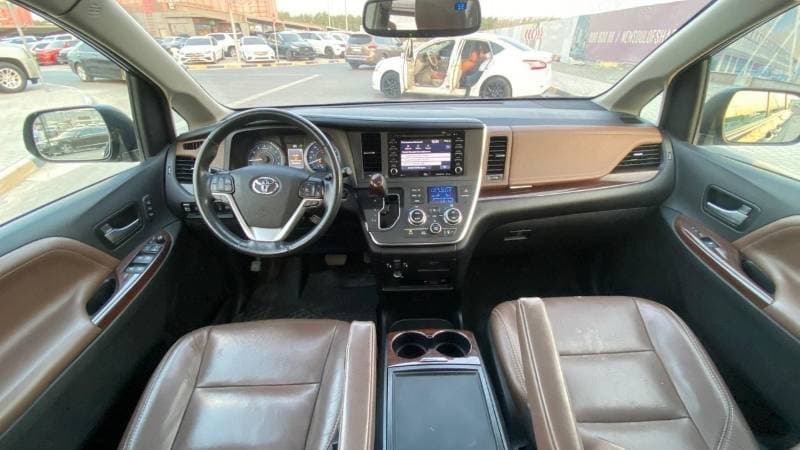 2018 Toyota Sienna thumbnail 4