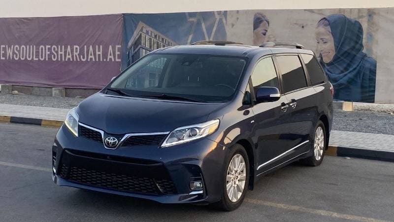 2018 Toyota Sienna thumbnail 3