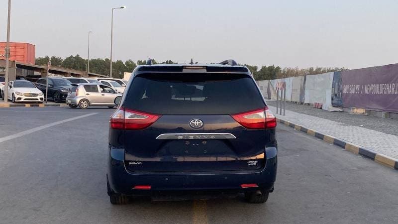 2018 Toyota Sienna thumbnail 8