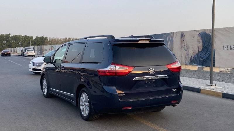 2018 Toyota Sienna thumbnail 7