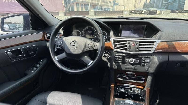 2012 Mercedes Benz E300 ELEGANCE thumbnail 6