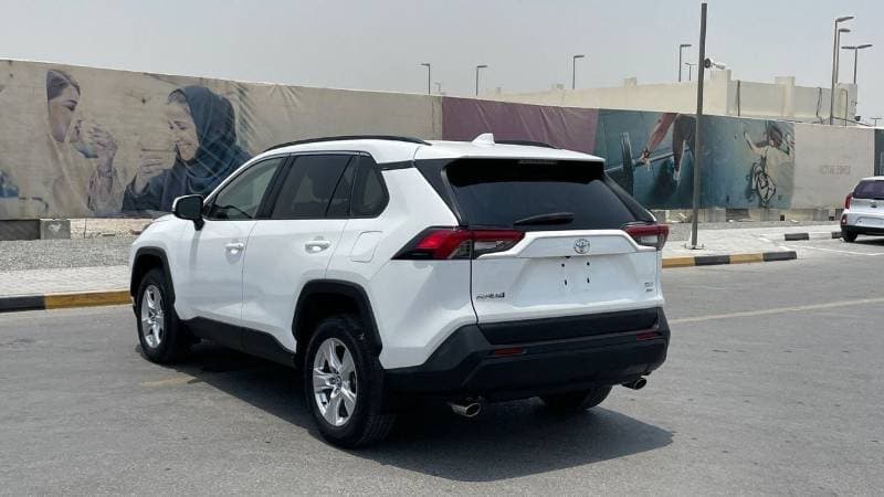 2020 Toyota RAV4 XLE thumbnail 7