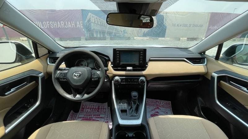 2020 Toyota RAV4 XLE thumbnail 4