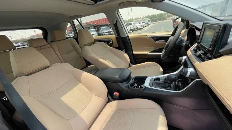 2020 Toyota RAV4 XLE thumbnail 5